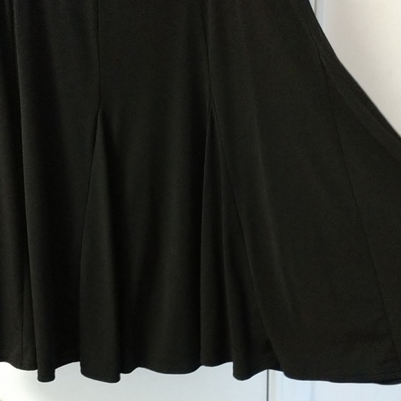 Black swing skirt - Picture 3 of 4